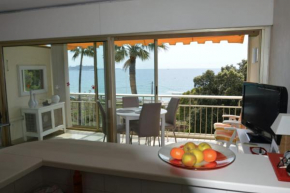 Cozy cocoon with balcony close to the sea